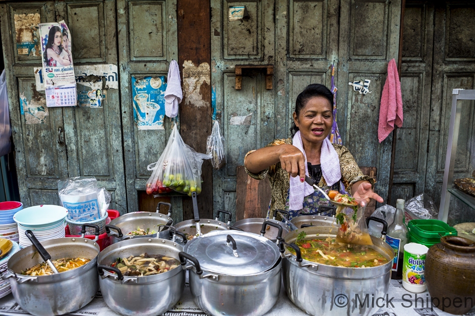 Breakfast soups and curries in a Bangkok backstreet