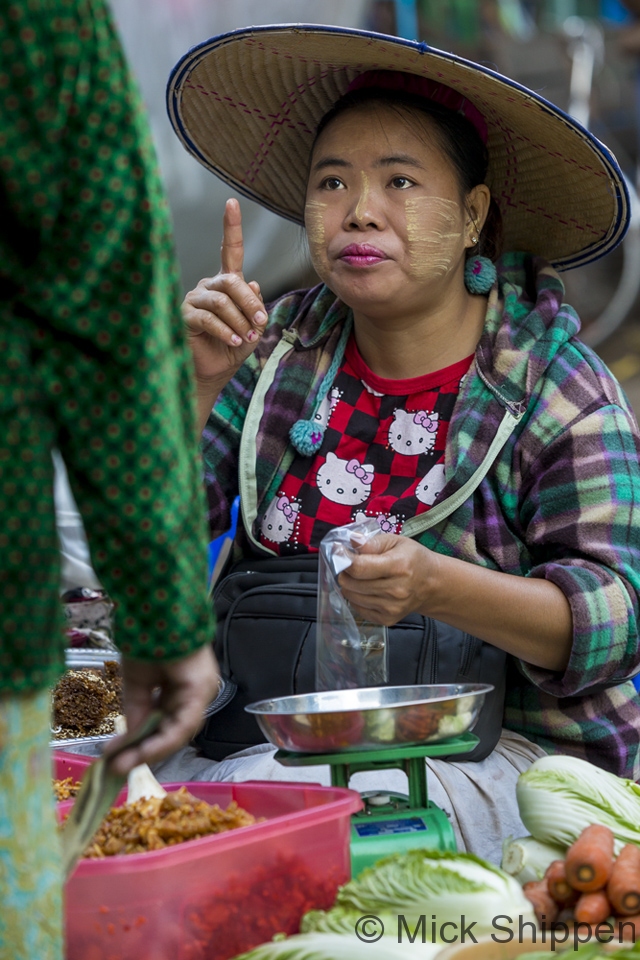 Shopping in the street, Yangon, Myanmar