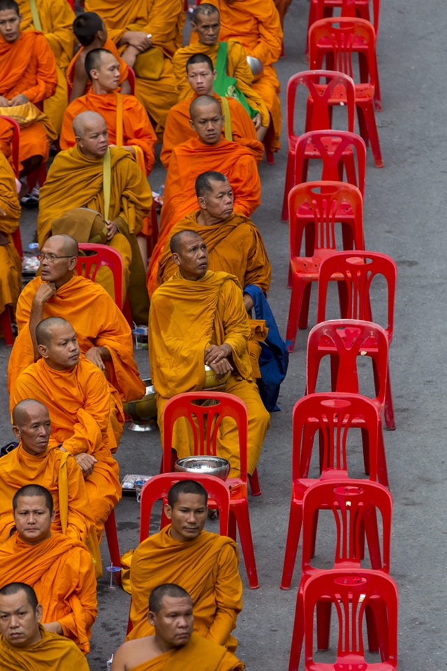 Mass almsgiving ceremony, Bangkok