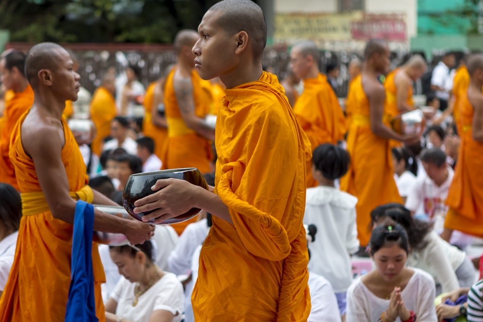 Mass almsgiving ceremony, Bangkok