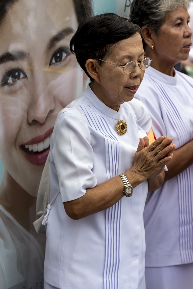 Mass almsgiving ceremony, Bangkok