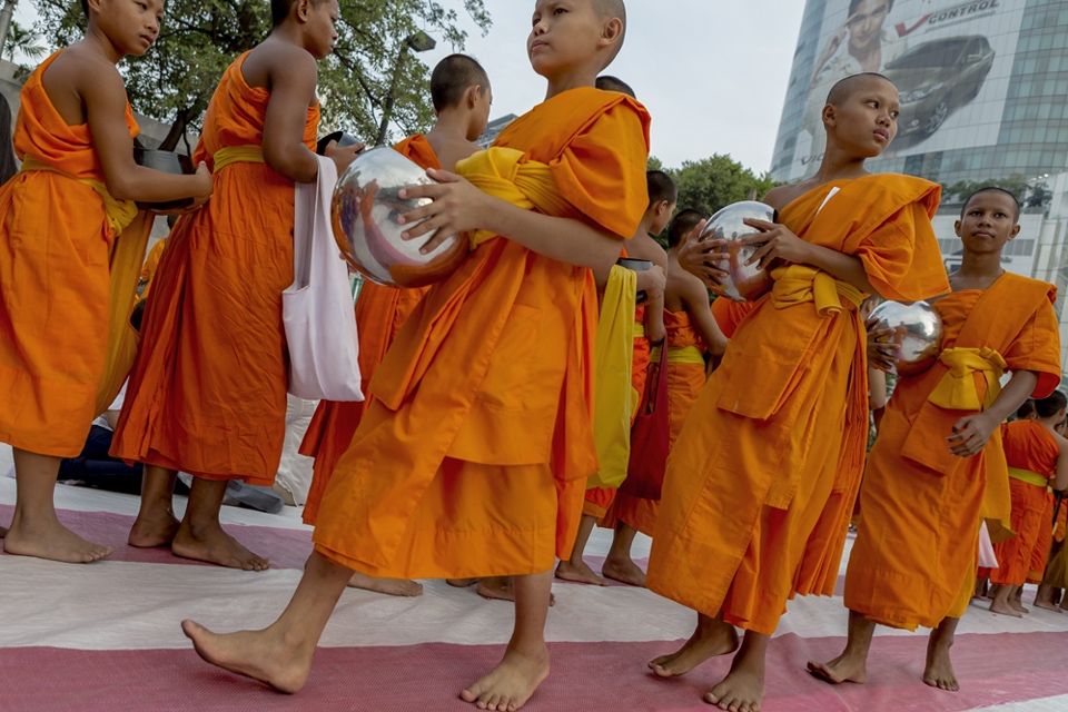 Mass almsgiving ceremony, Bangkok