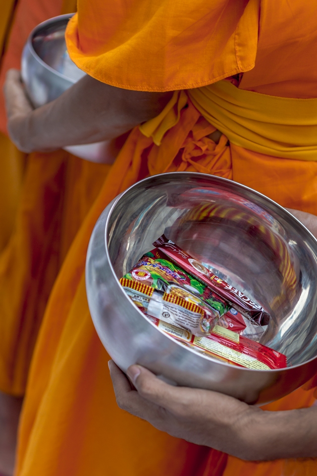 Mass almsgiving ceremony, Bangkok