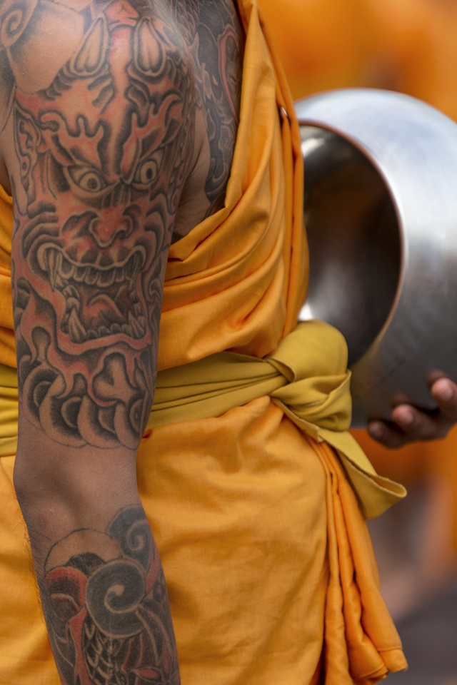 Mass almsgiving ceremony, Bangkok