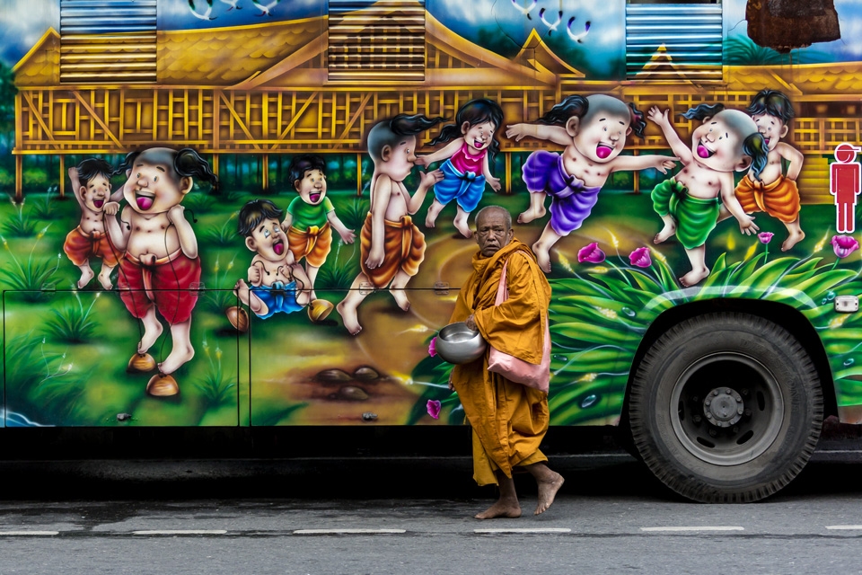 Mass almsgiving ceremony, Bangkok