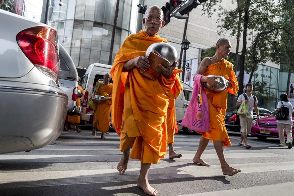 Mass almsgiving ceremony, Bangkok