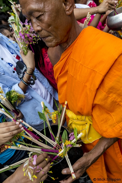 Tak bat dok mai flower almsgiving at Wat Phra Phutthabat in Saraburi.