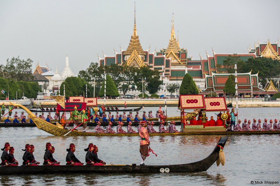 royal-barge-procession-bangkok