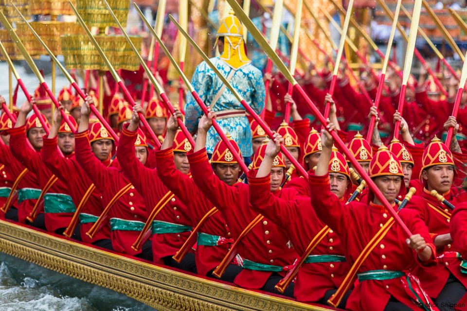 royal-barge-procession-bangkok