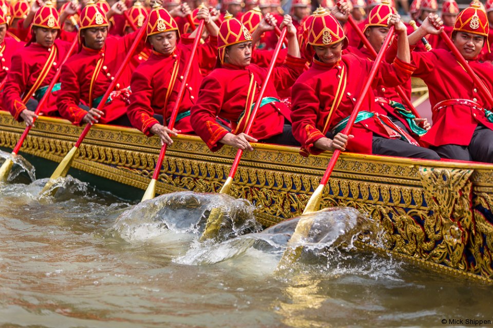 royal-barge-procession-bangkok