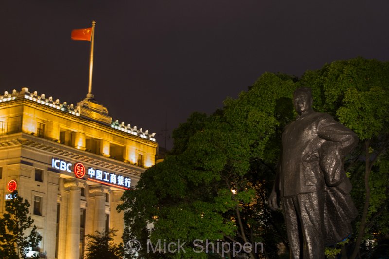 A statue of Mao Tse-tung in front of the Bank of China on The Bund.