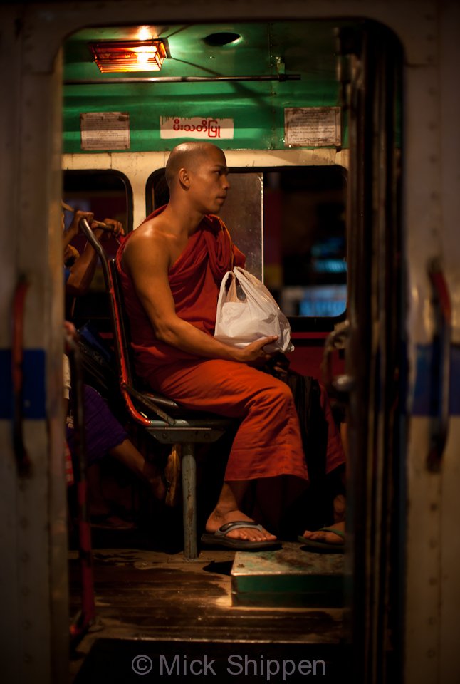 yangon-bus-001