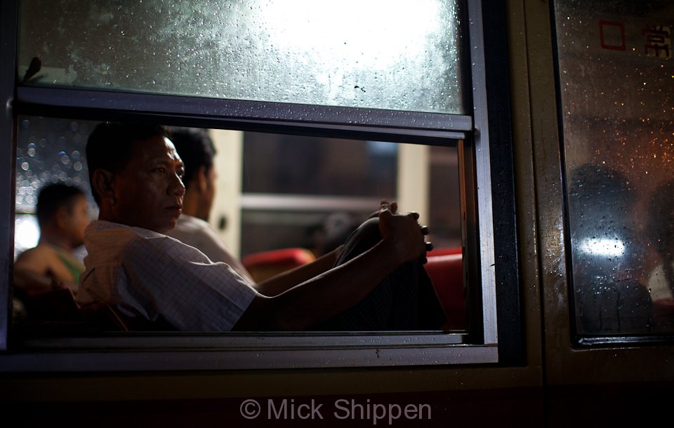 yangon-bus-002